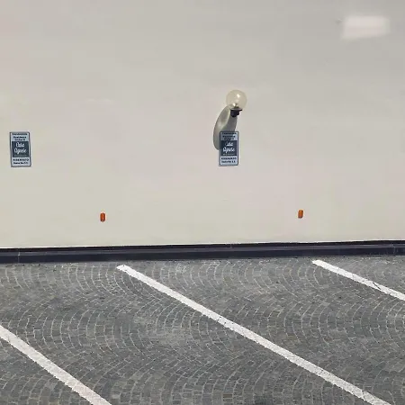 לינה וארוחת בוקר Casa Agnese אלבה