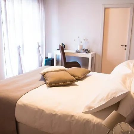 לינה וארוחת בוקר Casa Agnese אלבה