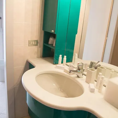 לינה וארוחת בוקר Casa Agnese אלבה