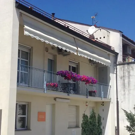 לינה וארוחת בוקר Casa Agnese 4*