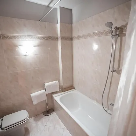 Casa Agnese לינה וארוחת בוקר אלבה