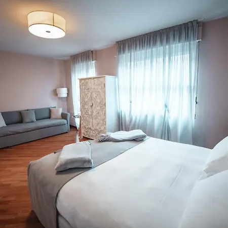 לינה וארוחת בוקר Casa Agnese אלבה