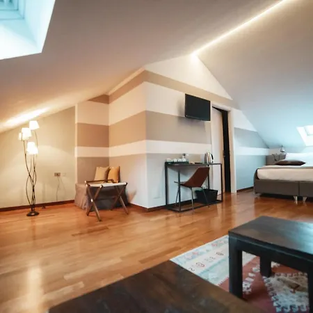 לינה וארוחת בוקר Casa Agnese 4*