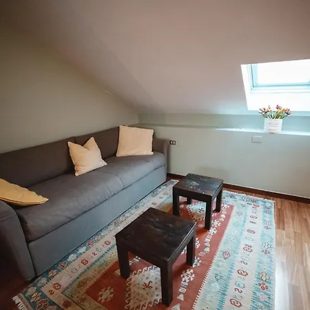 לינה וארוחת בוקר Casa Agnese אלבה