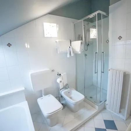 לינה וארוחת בוקר Casa Agnese 4*